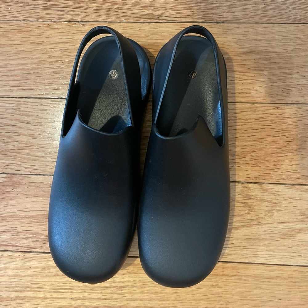 Rainy black rubber clogs